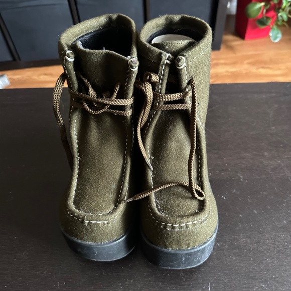 Boots - Picture 4 of 5